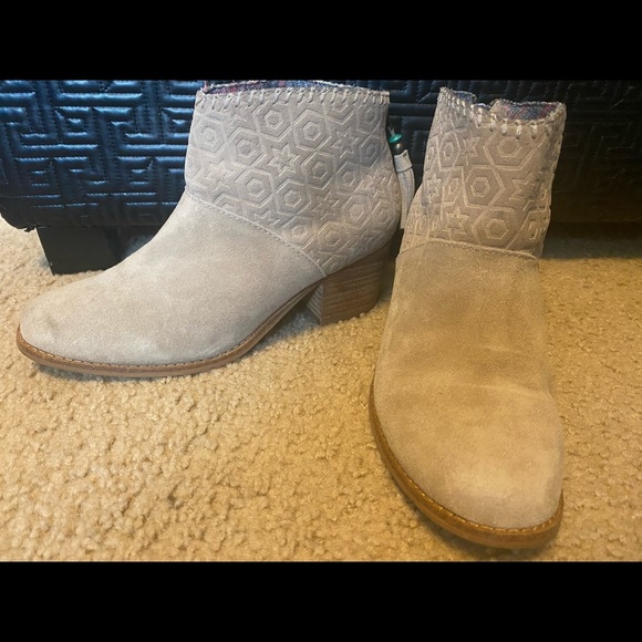 Tom’s booties - Picture 2 of 6